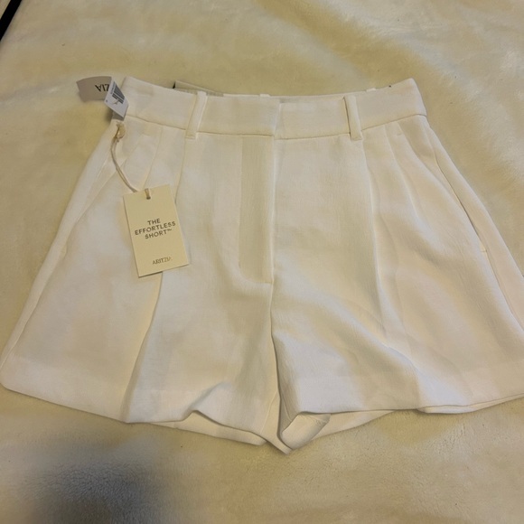 Aritzia Effortless Mini Shorts - Picture 3 of 5